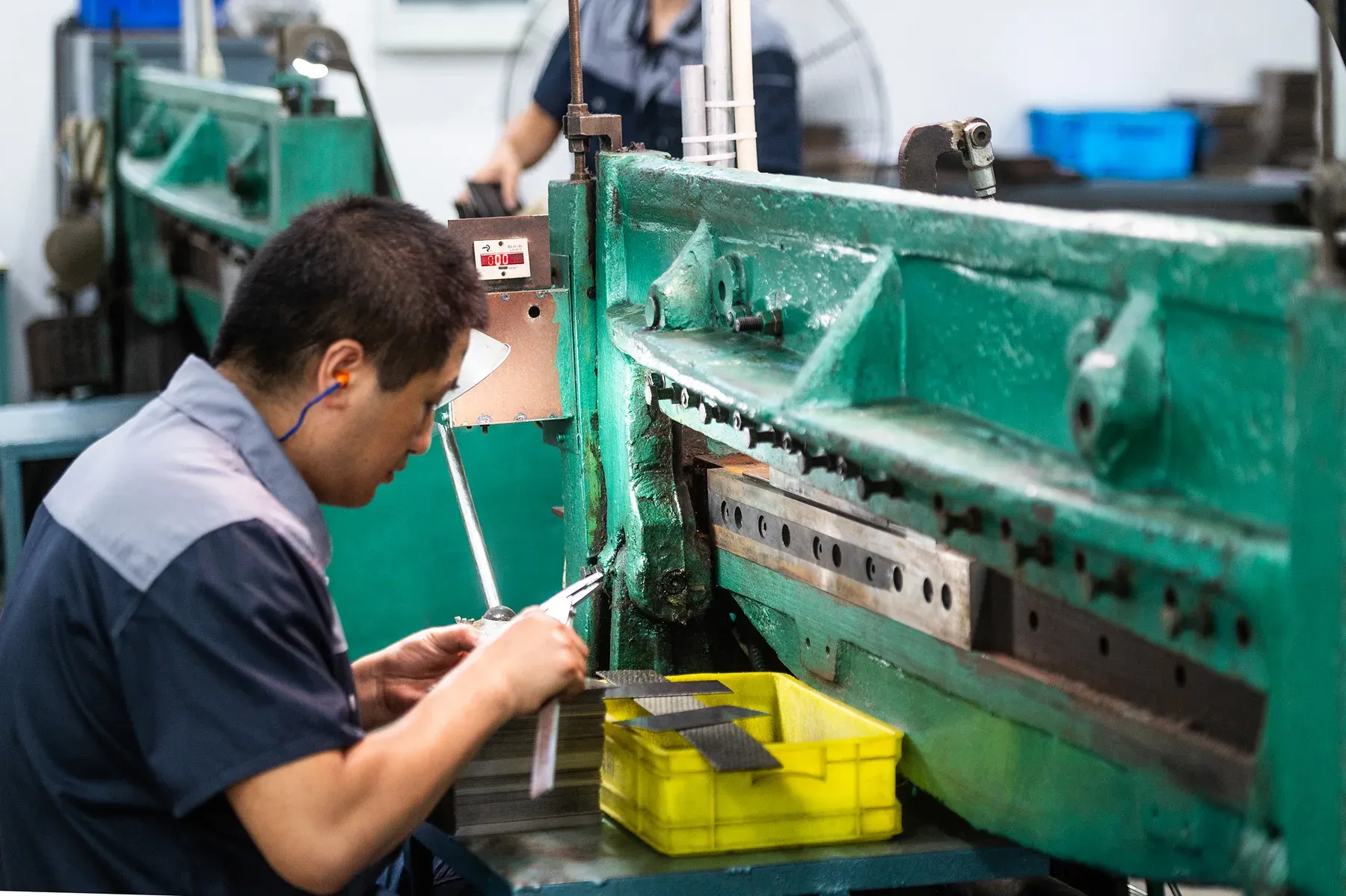 Linea di stampaggio per boccole formate da nastro